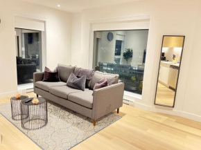 Mid Town- Luxurious 1Bdr Condo w Free Parking